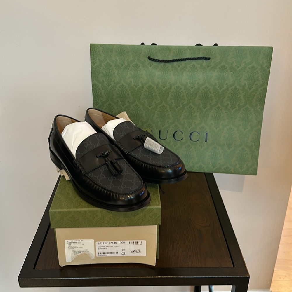 Gucci Logo Leather Loafers - Picture 3 of 10